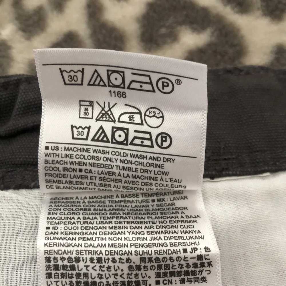2015 Old Navy Boyfriend Shorts in Black Cat Size 4 Regular Women’s